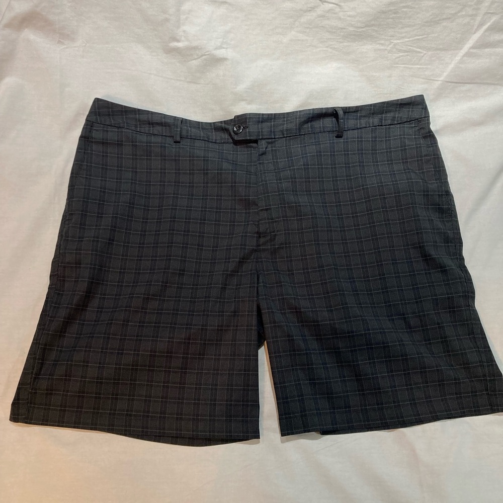 Men’s Under Armour Golf Shorts! Size 42